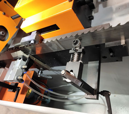 Maschine zum Schärfen von Sägen mit 1 kW-Motorleistung