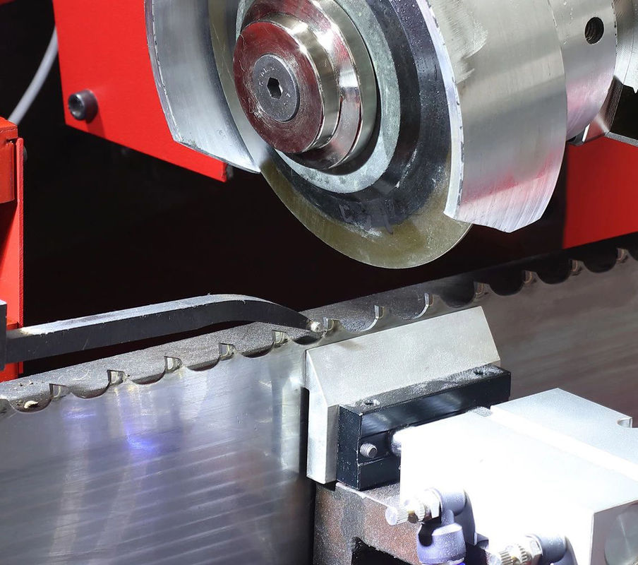 Maschine zum Schärfen von Sägen mit 1 kW-Motorleistung